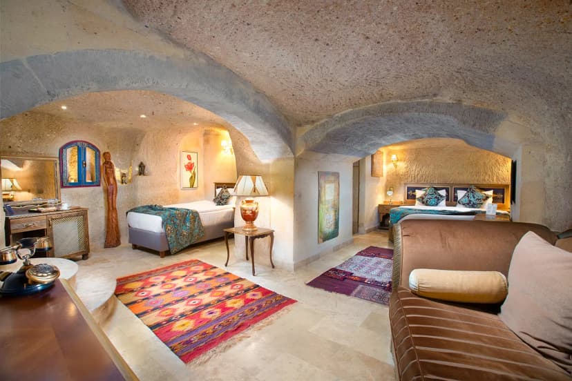 Selfie Cave Hotels gallery 1-4