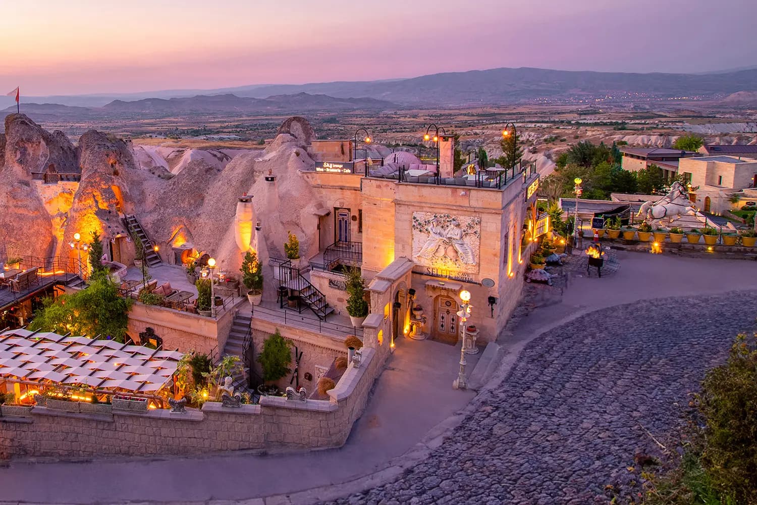 Selfie Cave Hotels cave room in Uçhisar, Cappadocia